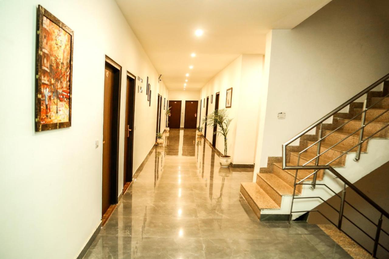 แอร์พอร์ต โฮเต็ล ทศรี Hotel นิวเดลี ภายนอก รูปภาพ
